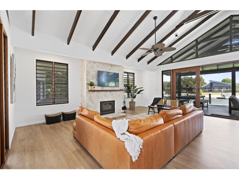 10 Kookaburra Crt, South Stradbroke QLD 4216