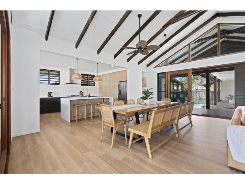 10 Kookaburra Crt, South Stradbroke QLD 4216