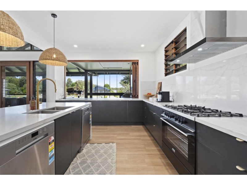 10 Kookaburra Crt, South Stradbroke QLD 4216