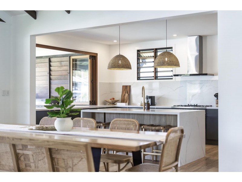 10 Kookaburra Crt, South Stradbroke QLD 4216