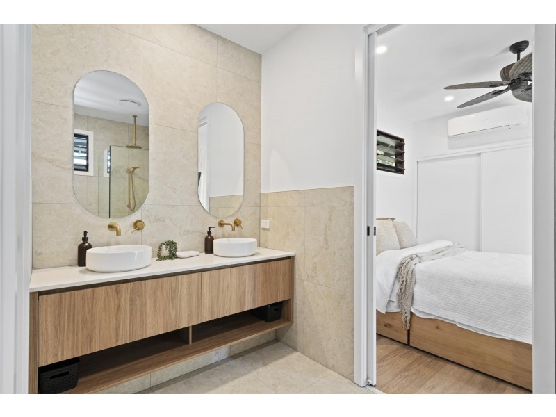 10 Kookaburra Crt, South Stradbroke QLD 4216