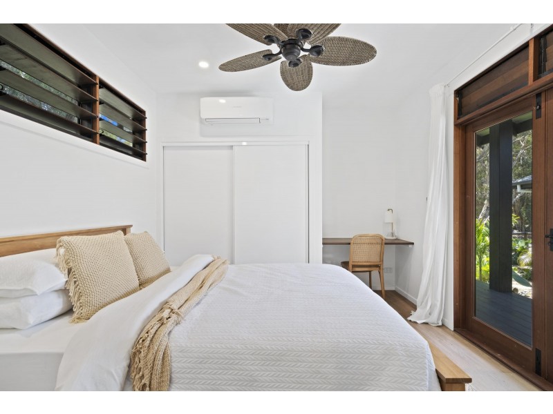10 Kookaburra Crt, South Stradbroke QLD 4216