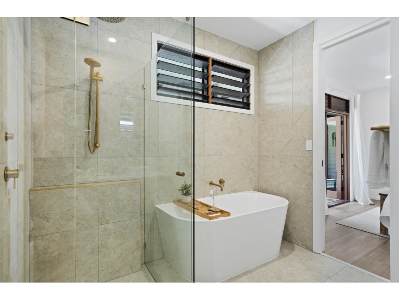 10 Kookaburra Crt, South Stradbroke QLD 4216