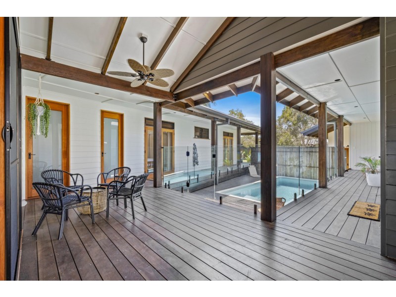 10 Kookaburra Crt, South Stradbroke QLD 4216