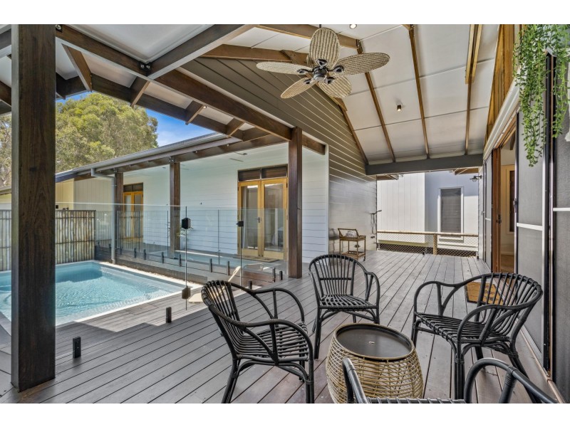 10 Kookaburra Crt, South Stradbroke QLD 4216