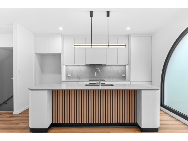 5/2-4 Waterford Court, Bundall QLD 4217