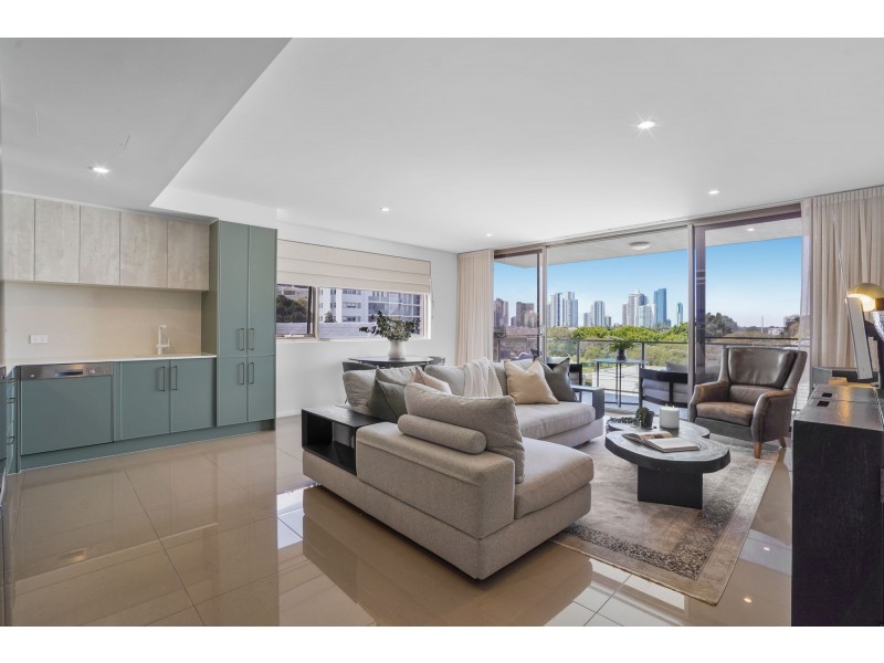 302/5 Chester Tce, Southport QLD 4215