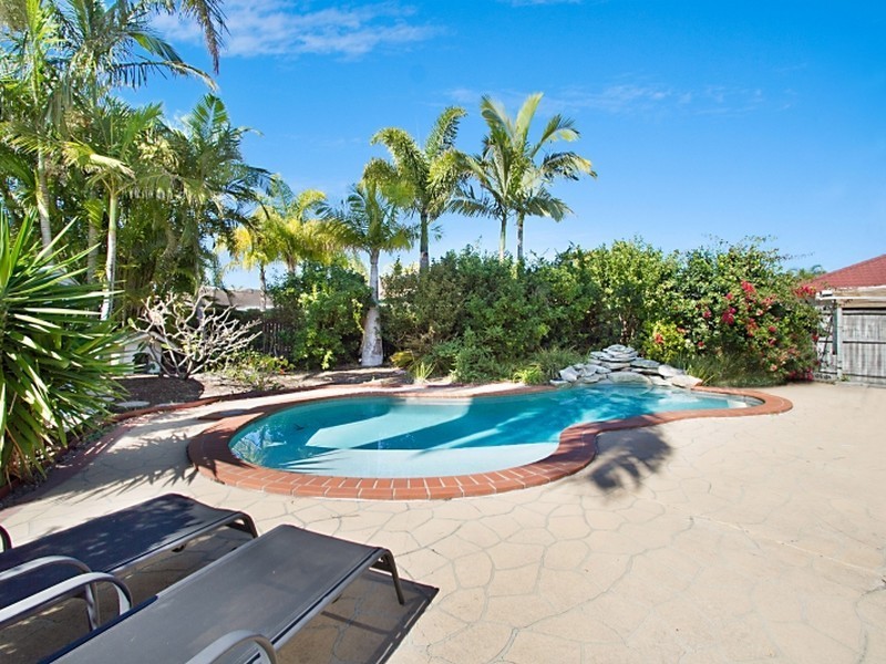 70 Coronet Crescent, Burleigh Waters QLD 4220