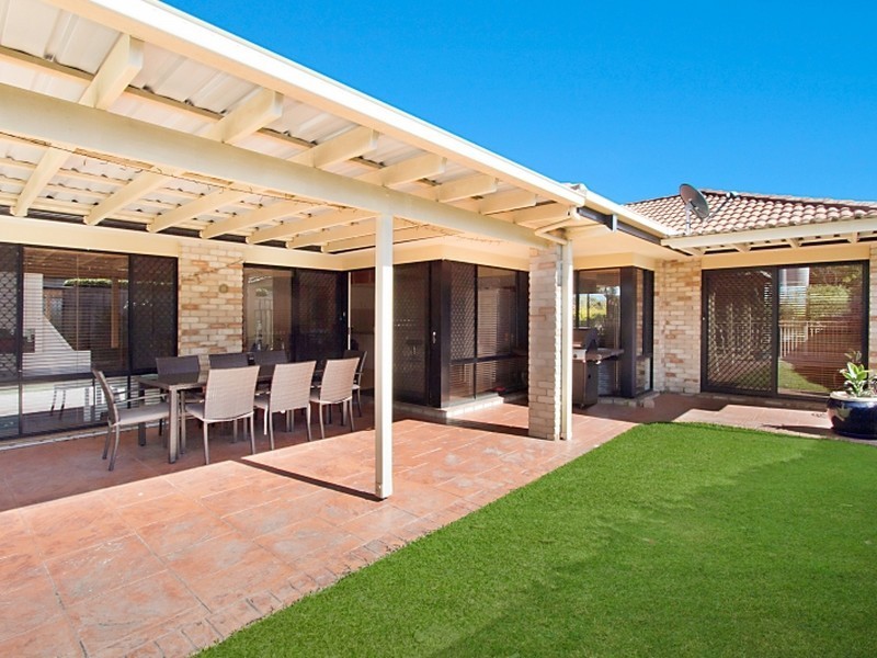 70 Coronet Crescent, Burleigh Waters QLD 4220