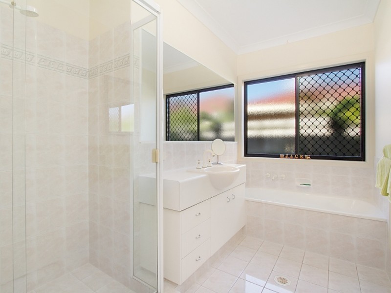 70 Coronet Crescent, Burleigh Waters QLD 4220