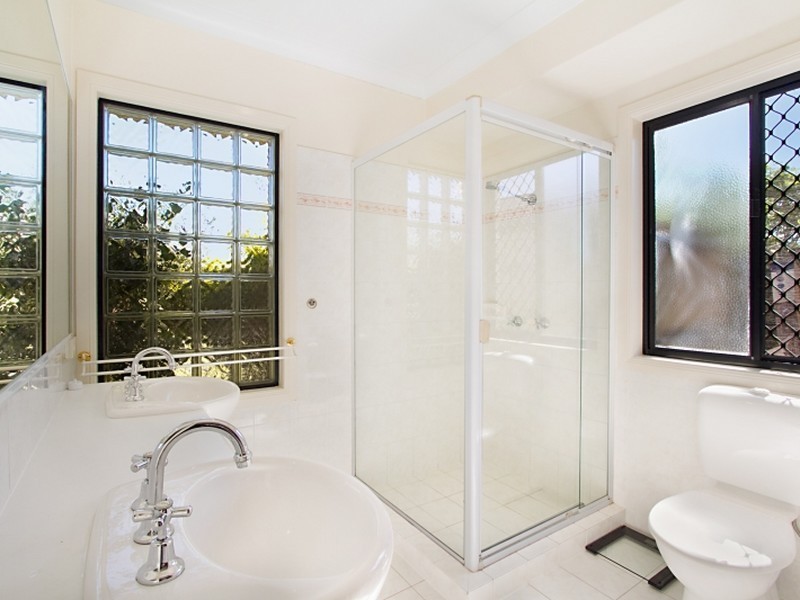 70 Coronet Crescent, Burleigh Waters QLD 4220