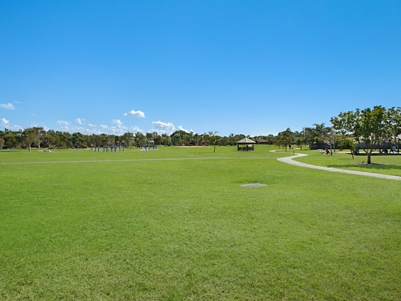 70 Coronet Crescent, Burleigh Waters QLD 4220