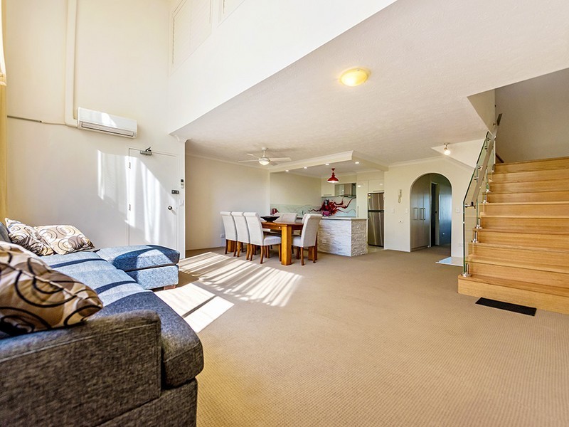 11/8 Queensland Avenue, Broadbeach QLD 4218