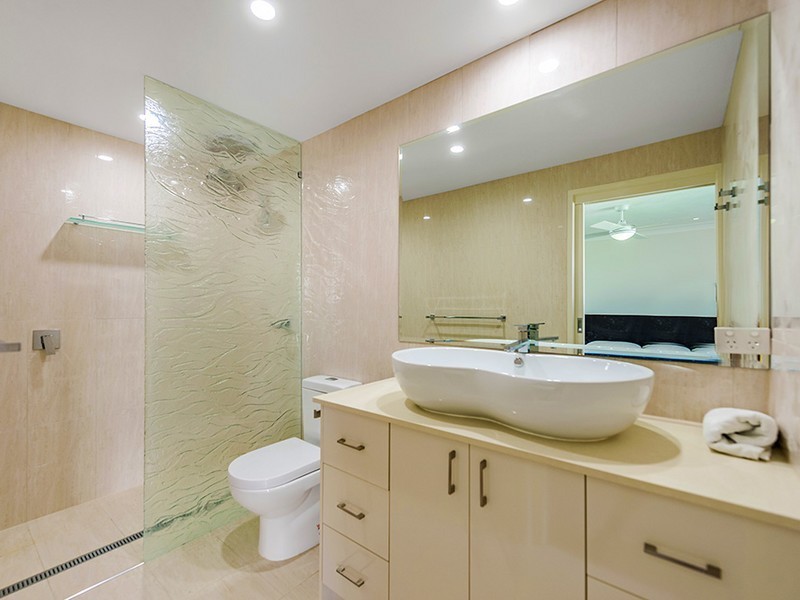 11/8 Queensland Avenue, Broadbeach QLD 4218