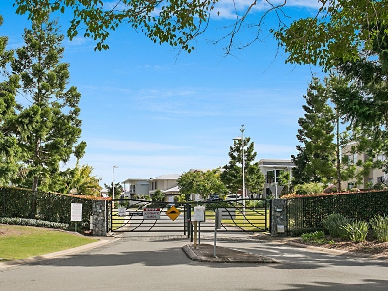 5017 Riverwood Grove, Benowa QLD 4217