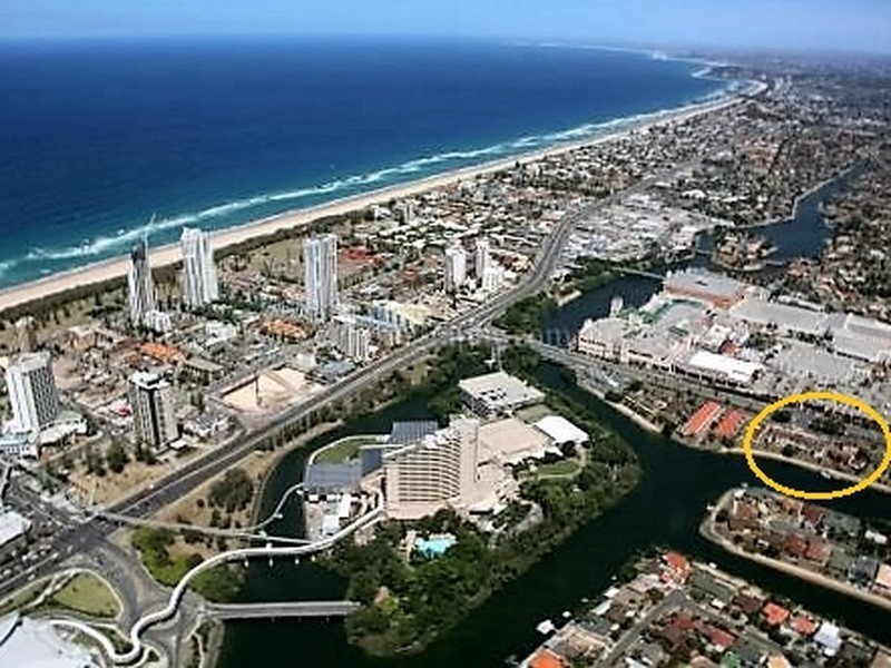 4/15 Hooker Boulevard, Broadbeach Waters QLD 4218