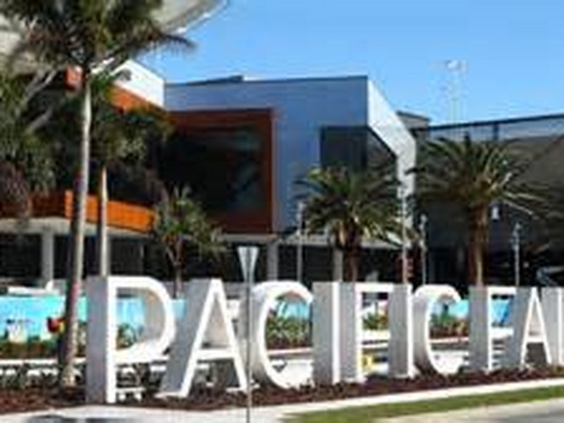 4/15 Hooker Boulevard, Broadbeach Waters QLD 4218