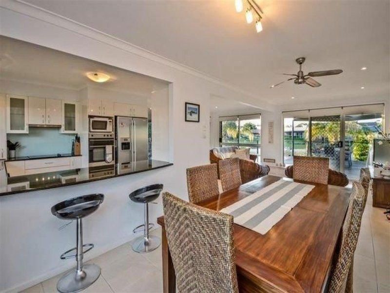 11 Delungra Street, Broadbeach Waters QLD 4218
