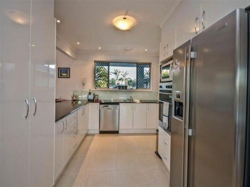 11 Delungra Street, Broadbeach Waters QLD 4218
