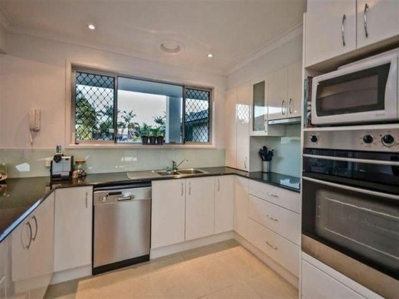 11 Delungra Street, Broadbeach Waters QLD 4218