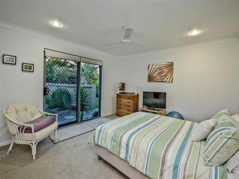 11 Delungra Street, Broadbeach Waters QLD 4218