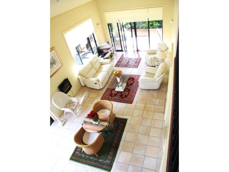 1/18 Poinciana Crescent, Bundall QLD 4217