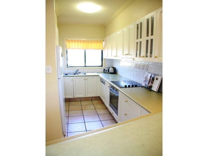 1/18 Poinciana Crescent, Bundall QLD 4217