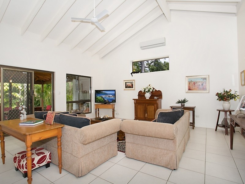 6 Mowla Drive, Ashmore QLD 4214