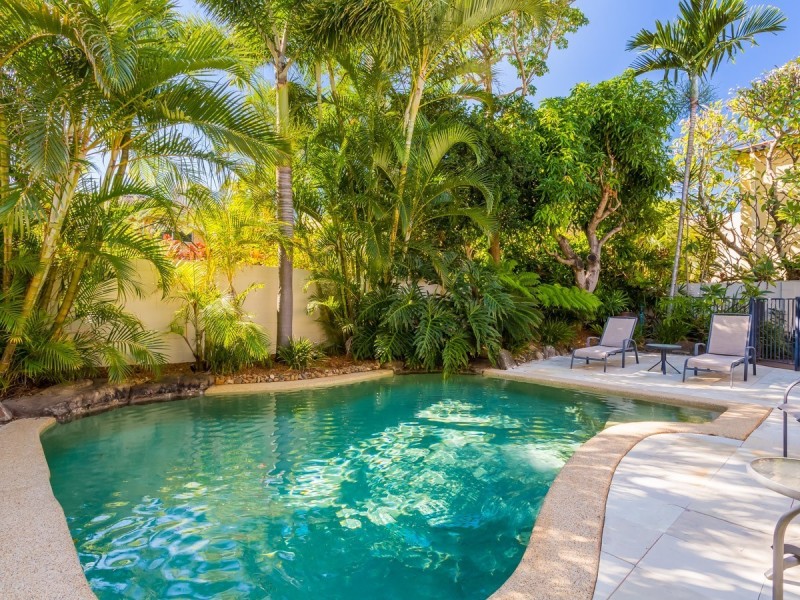 39 Cronin Avenue, Main Beach QLD 4217