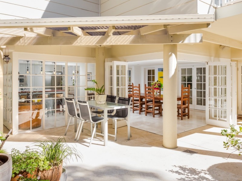 39 Cronin Avenue, Main Beach QLD 4217