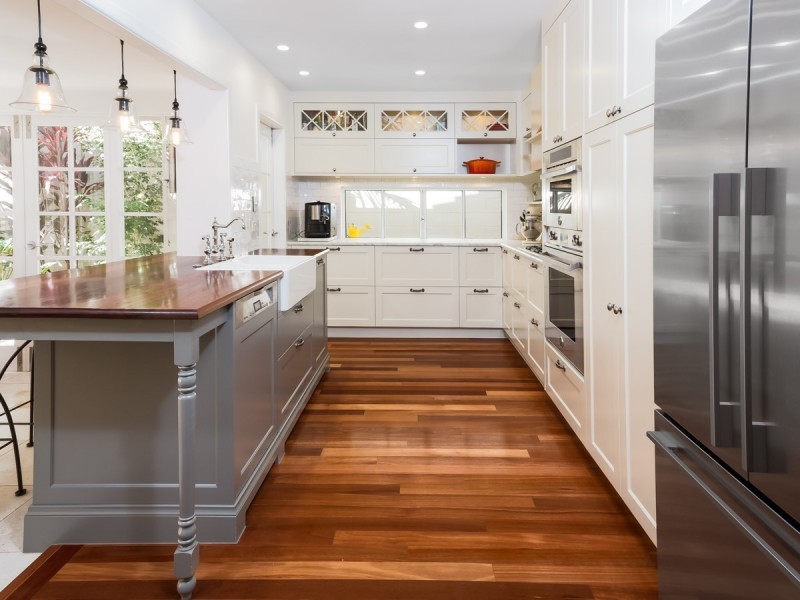 39 Cronin Avenue, Main Beach QLD 4217