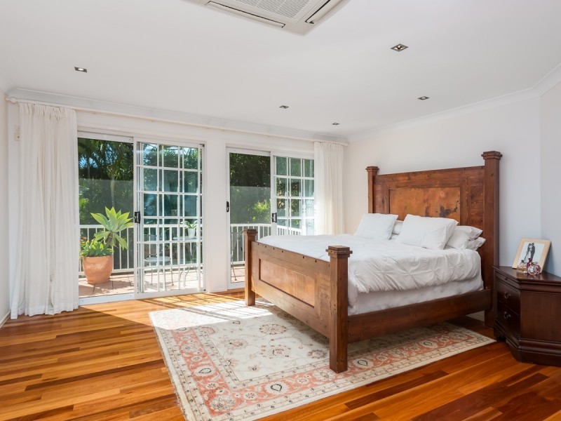 39 Cronin Avenue, Main Beach QLD 4217