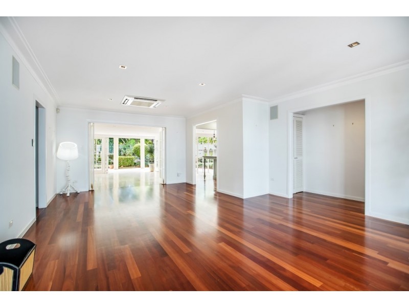 39 Cronin Avenue, Main Beach QLD 4217