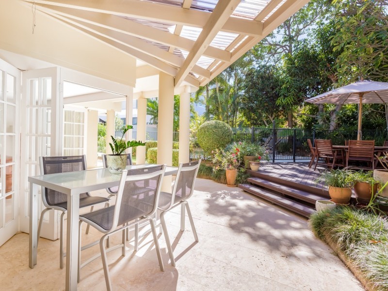 39 Cronin Avenue, Main Beach QLD 4217