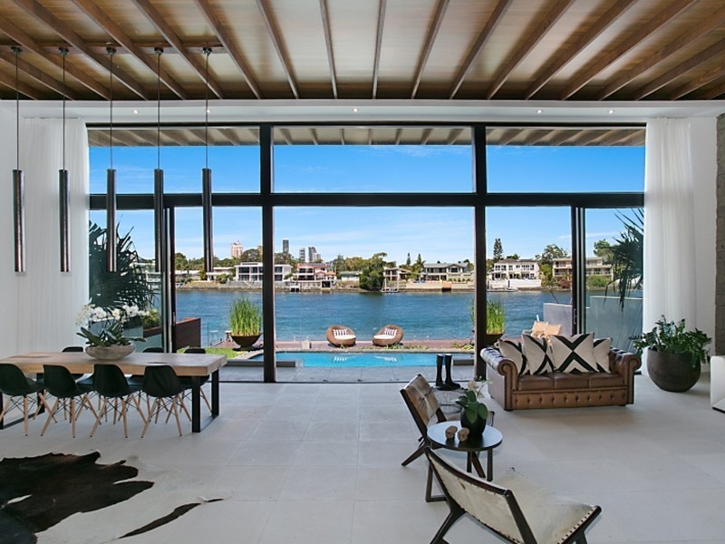 92 Amalfi Drive, Isle Of Capri QLD 4217