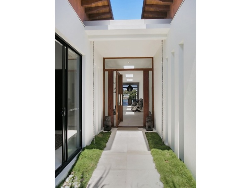 92 Amalfi Drive, Isle Of Capri QLD 4217