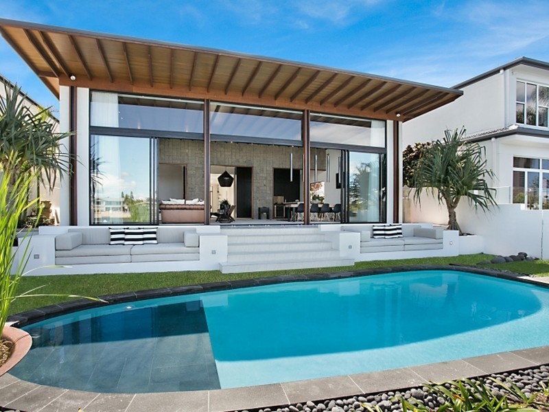 92 Amalfi Drive, Isle Of Capri QLD 4217