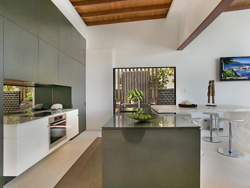92 Amalfi Drive, Isle Of Capri QLD 4217