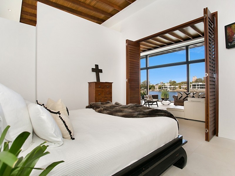 92 Amalfi Drive, Isle Of Capri QLD 4217
