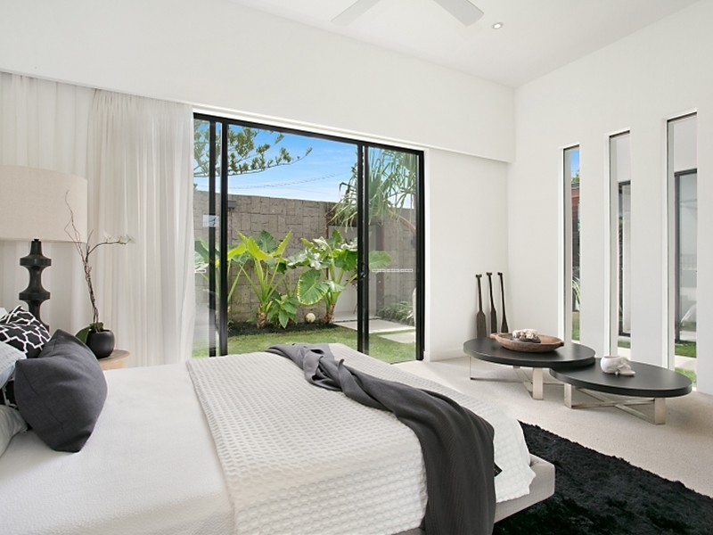92 Amalfi Drive, Isle Of Capri QLD 4217
