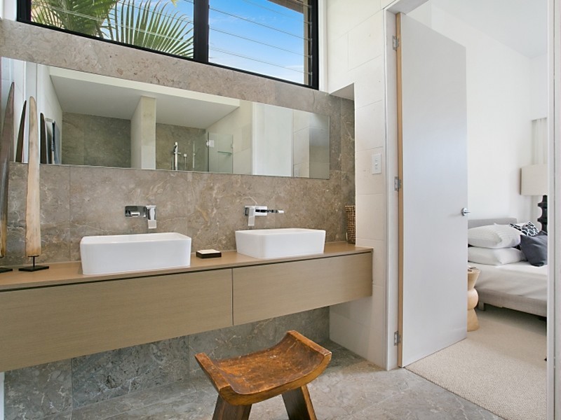 92 Amalfi Drive, Isle Of Capri QLD 4217