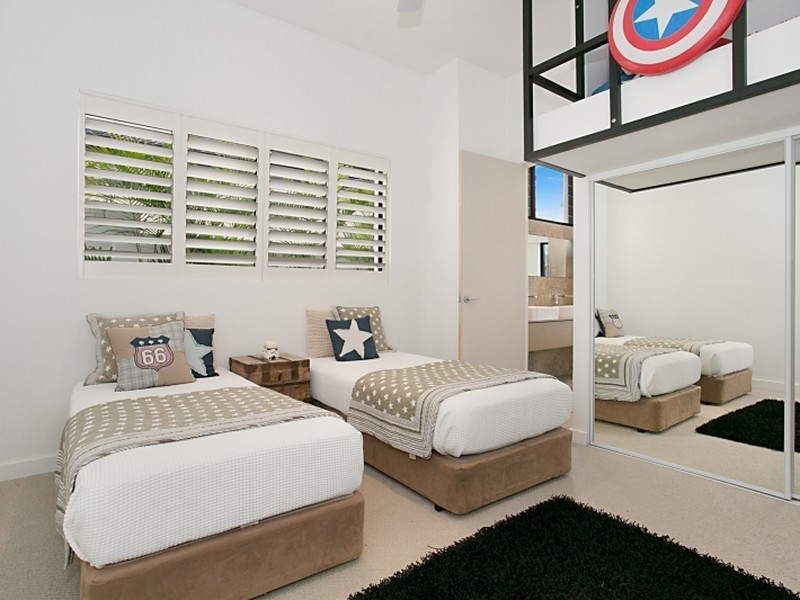 92 Amalfi Drive, Isle Of Capri QLD 4217