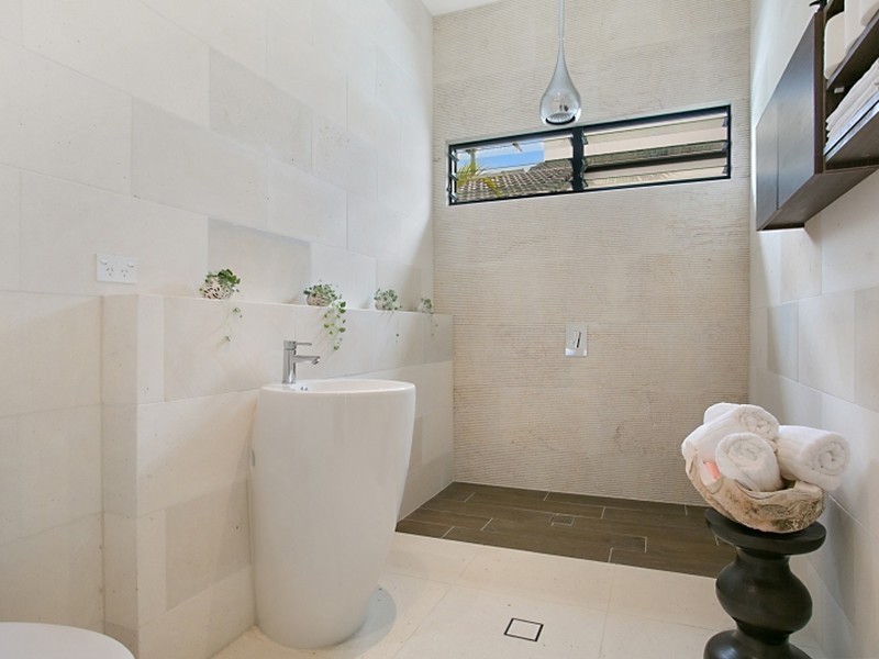 92 Amalfi Drive, Isle Of Capri QLD 4217