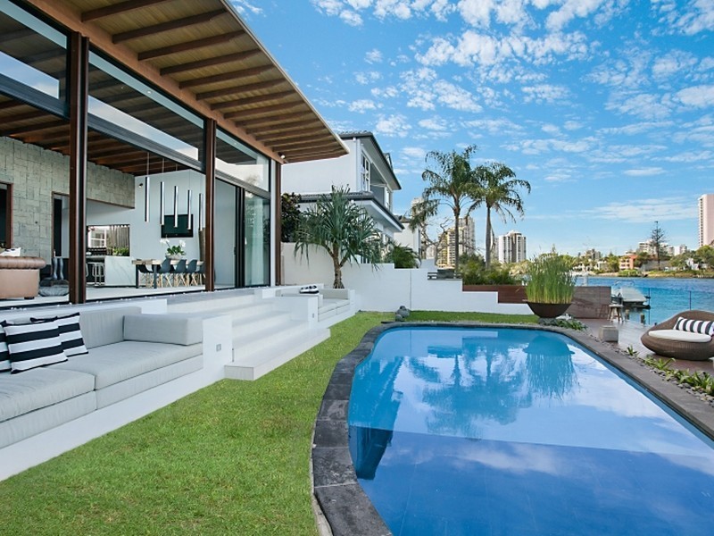 92 Amalfi Drive, Isle Of Capri QLD 4217