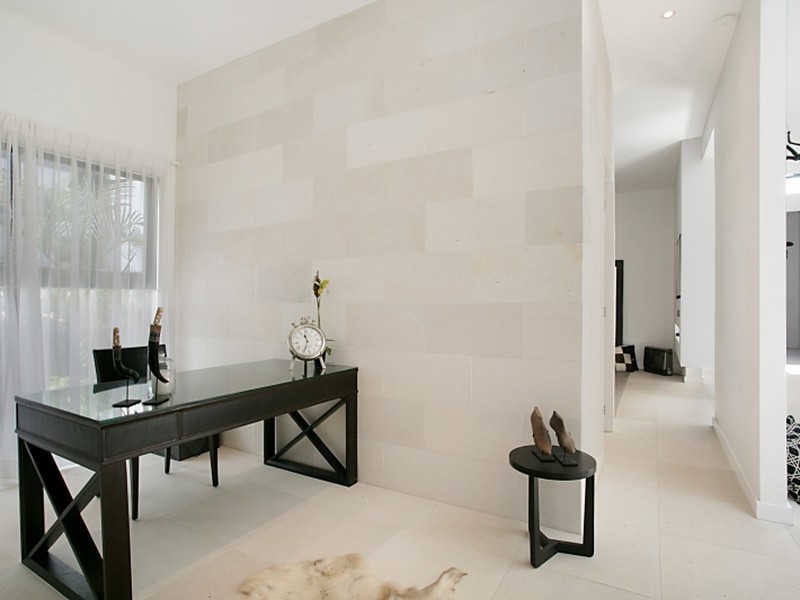 92 Amalfi Drive, Isle Of Capri QLD 4217