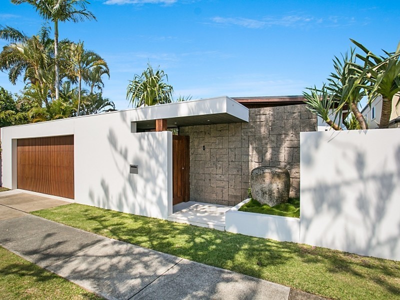 92 Amalfi Drive, Isle Of Capri QLD 4217
