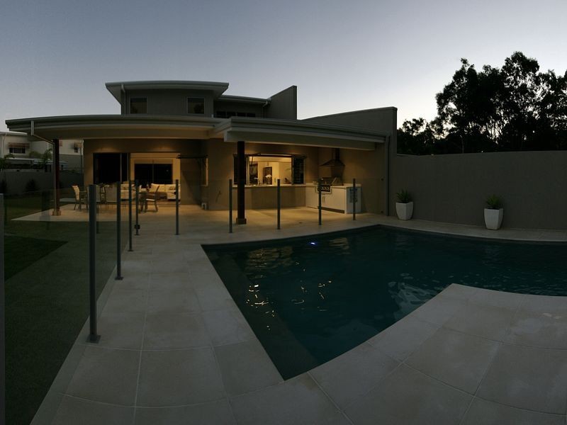 2/5019 Riverwood Grove, Benowa QLD 4217