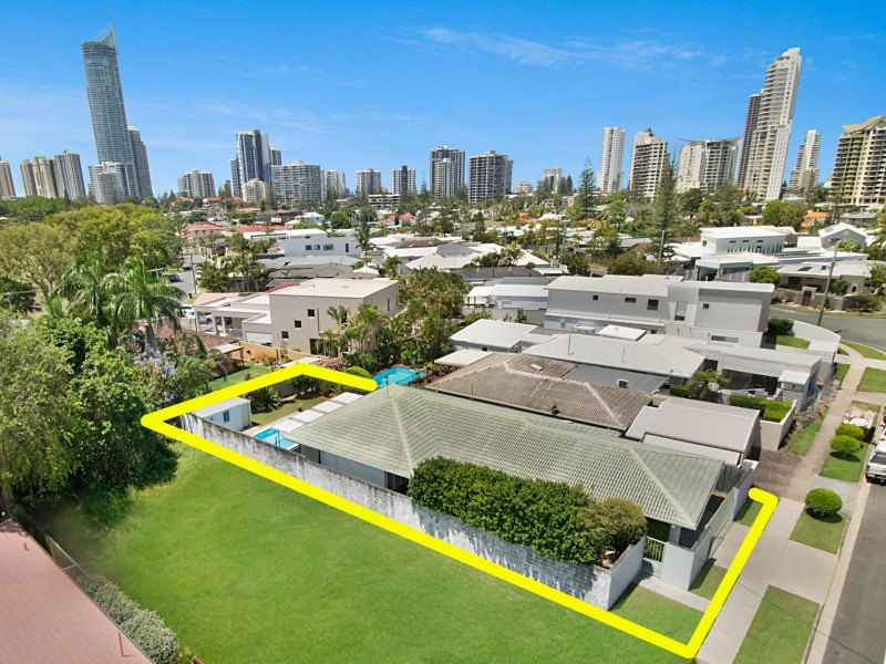 17 Salerno Street, Isle Of Capri QLD 4217