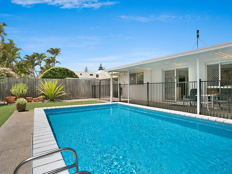 17 Salerno Street, Isle Of Capri QLD 4217