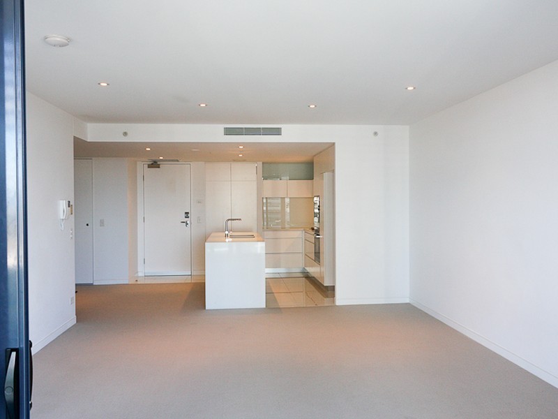 21601/4 Charles Avenue, Broadbeach QLD 4218